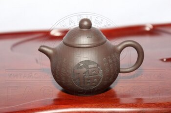 Маленький глиняный заварочный чайничек