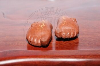 Стопы будды